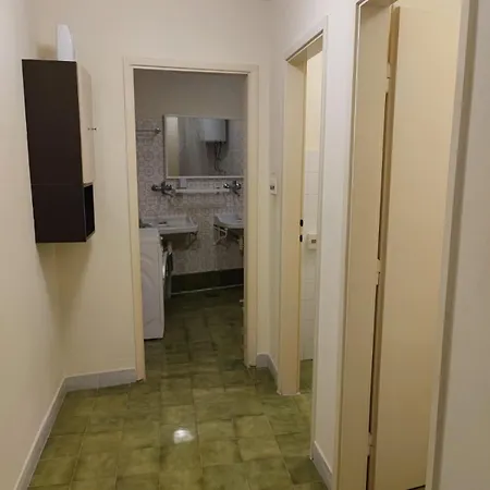 Apartment With Quiet Yard And Garden *